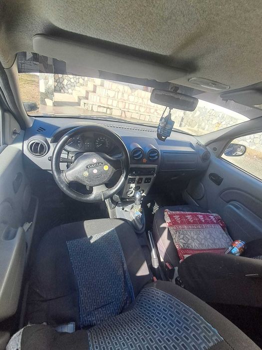 Vând Dacia Logan
