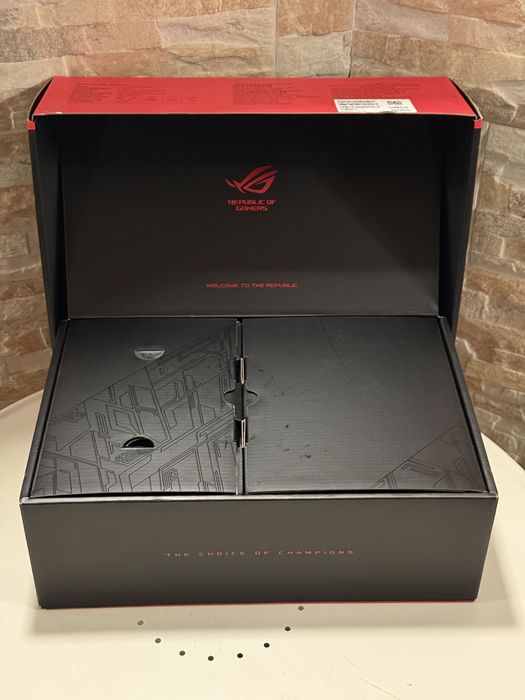 Захранване ASUS ROG-THOR-1200P ROG Thor 1200W Platinum Aura OLED