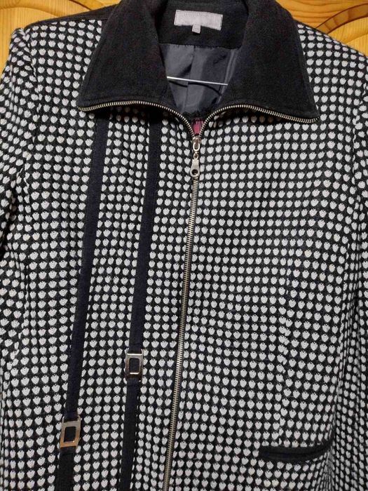 Сако на "RIVA Fashion" с Кожени Декорации в "Пипит черно и бяло"!НОВО!