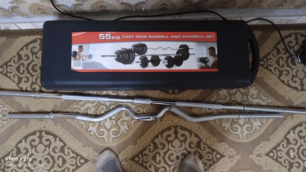 набор гантелей...