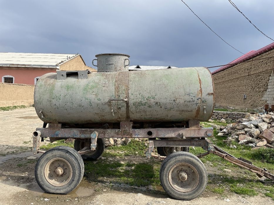 Ichimlik suvi bochkalari