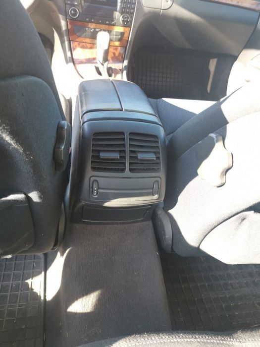 Продавам Мерцедес Е класа