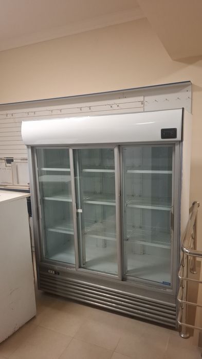 Витринный холодильник