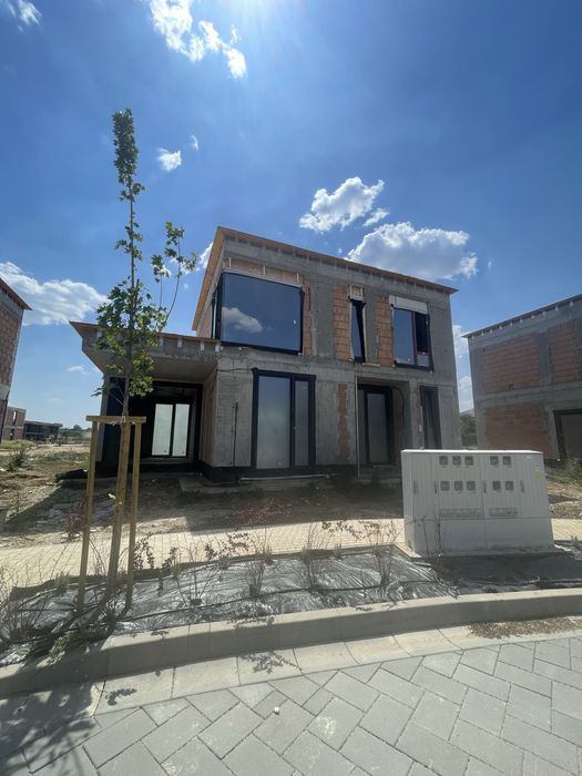 Fima de constructii case la cheie sau la rosu