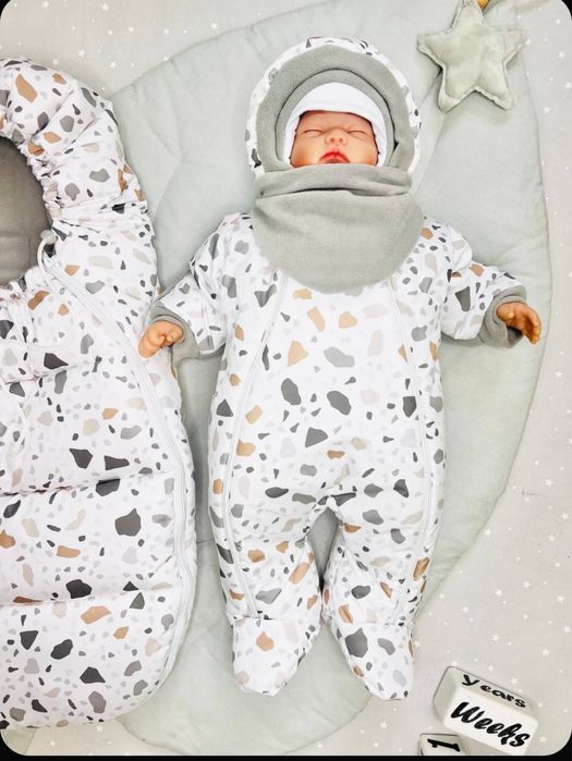 Продам конверт с комбинезоном.