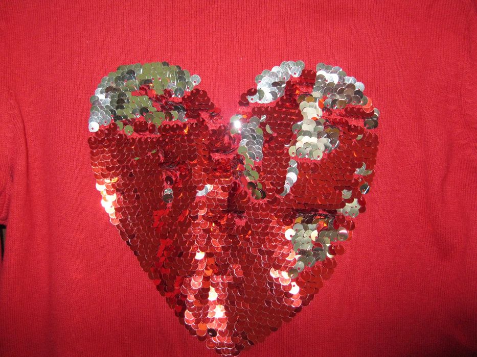 Красив червен пуловер за момиче на възраст 8-10 години