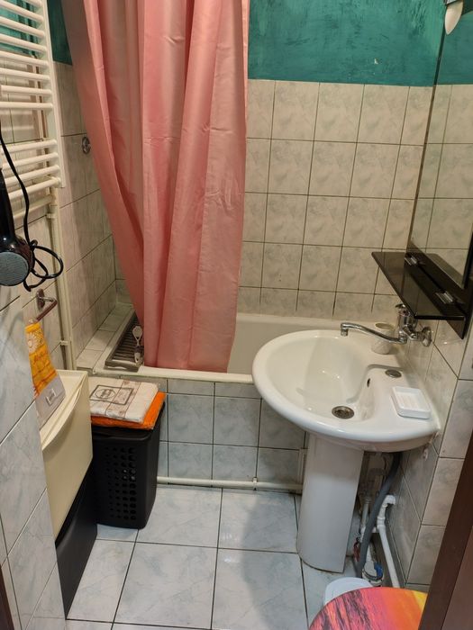 Închiriez apartament cu douã camere in regim hotelier