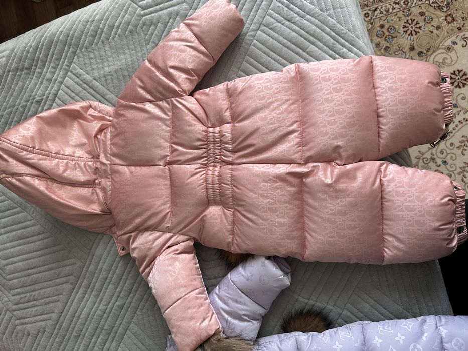 Зимний комбинезон для девочки .