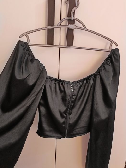 Атласная блузка.