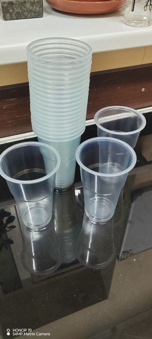 Одноразовые стаканчики