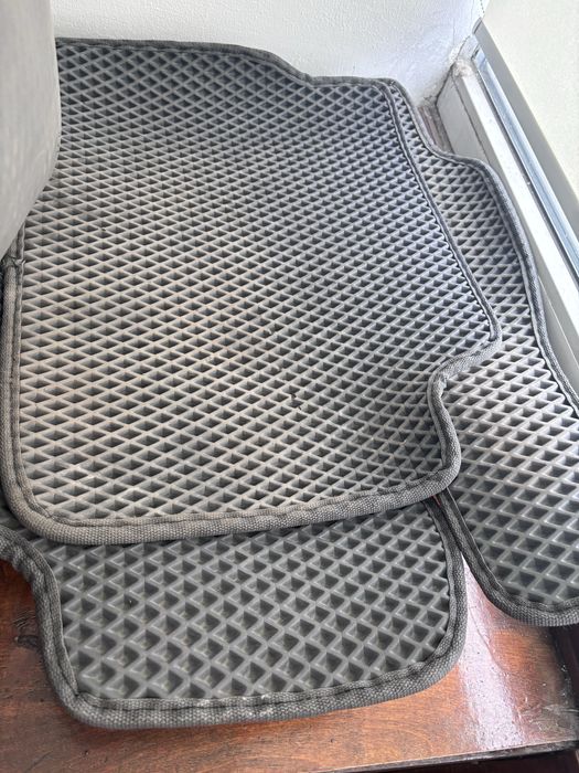 Продам полики для Тойтты короллы