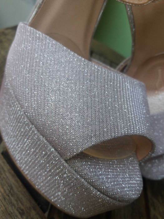 Рокля за абитуриентски бал