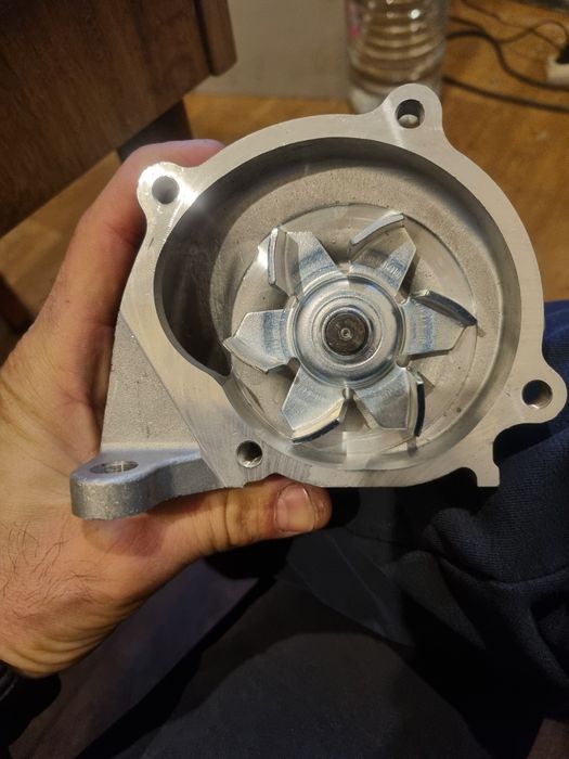 Водна помпа мазда