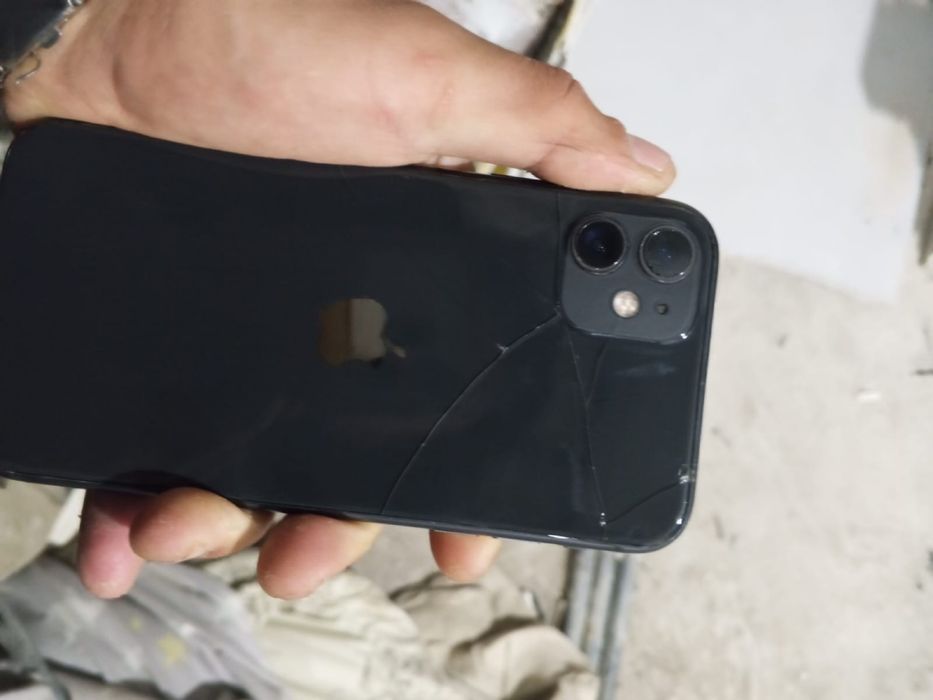 Айфон 11 в хорошем состоянии