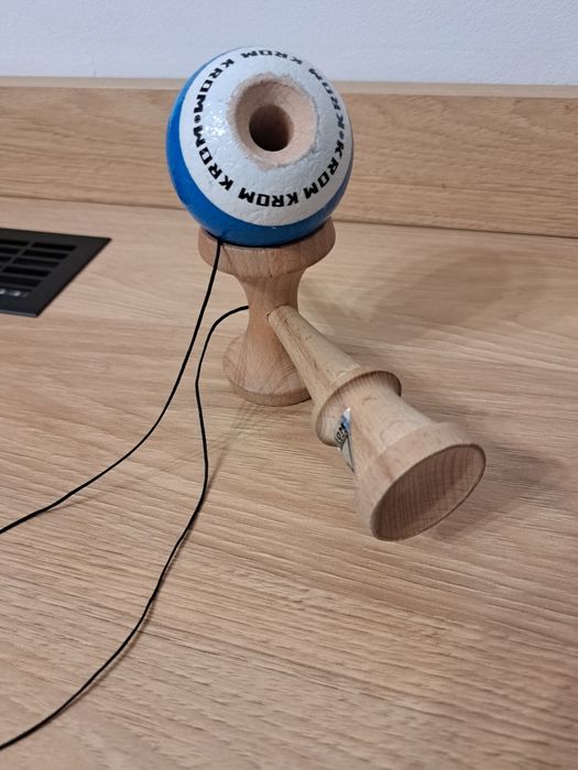 Kendama europe play grip sticky clear+Kendama Krom pop sticky clear