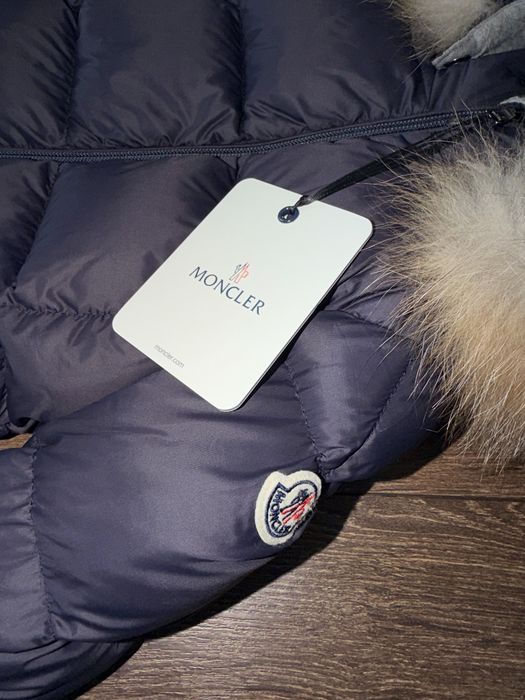 Оригинален MONCLER бебешки зимен космонавт 9м/12 м. с пух,качулка ,ботушки и колан