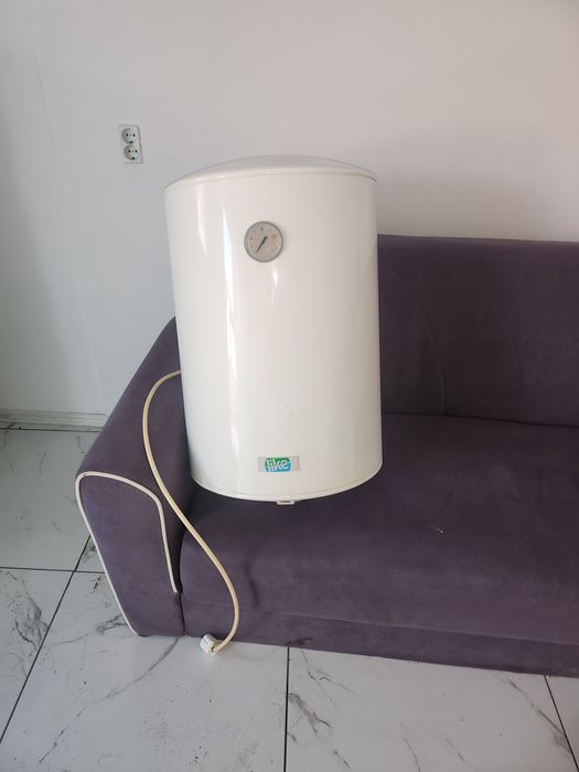 Vând boiler electric 80 l