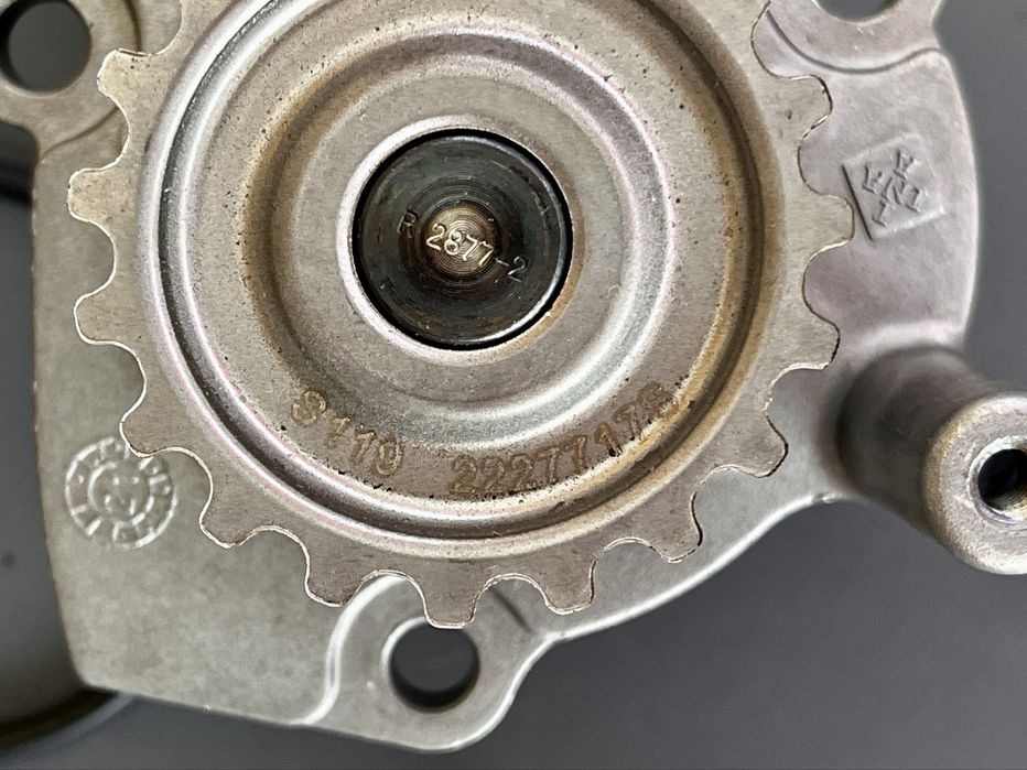 Нова водна помпа "INA" за VW 2.0TDI 2008г.- от Германия