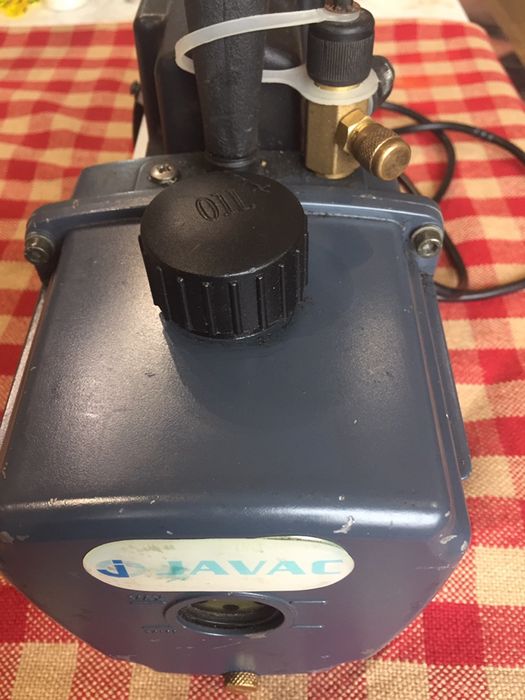 JAVAC Модел CC 141/вакум помпа за вакумиране на хладилни системи/