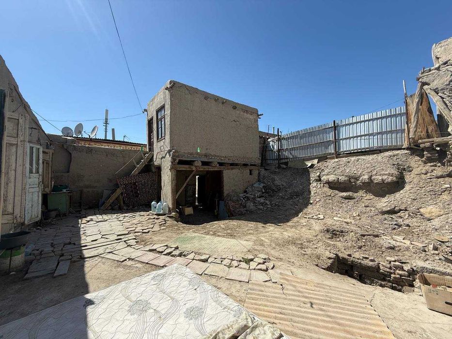 Tayyor 1.8 sotiqli hovli sotiladi.