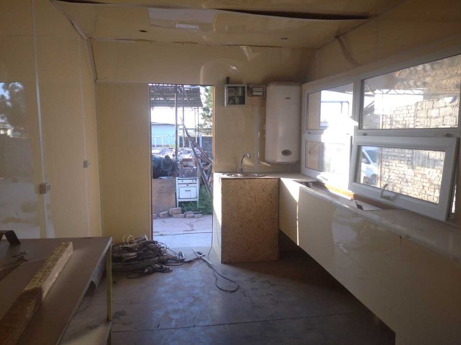 Продаю два фудтрака и  будку киоск