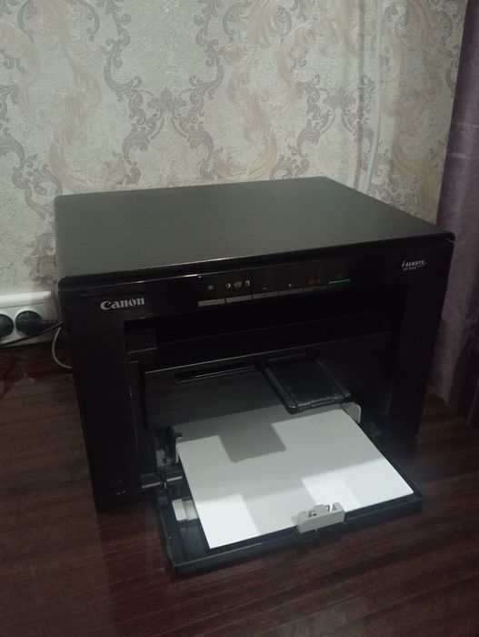 Продам оригинал почти новый принтер Canon mf 3010