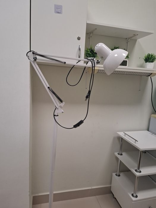 Кулер для воды,лампа,этажерка