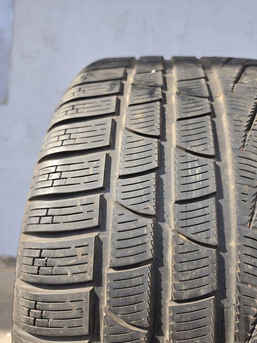 2 бр. зимни гуми 295/30/20 Pirelli NO DOT 4318 5,5-6 mm