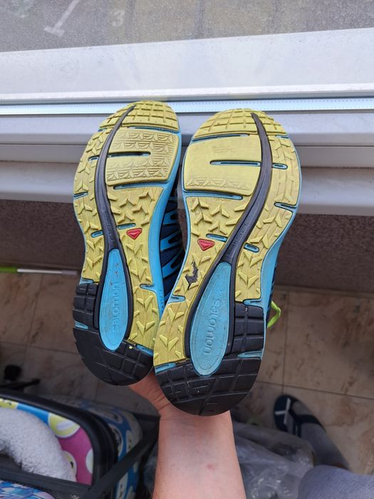 Vând pantofi sport Salomon  nr 45