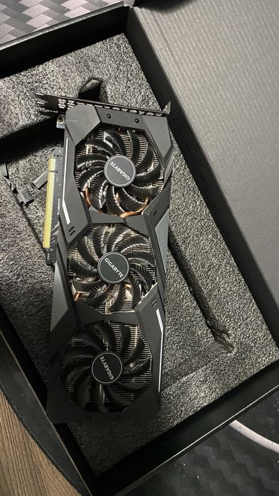 Se vinde GTX 1660 Super 6Gb Gigabyte WindForce 3x