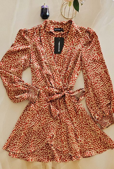 Рокля в червено и беж