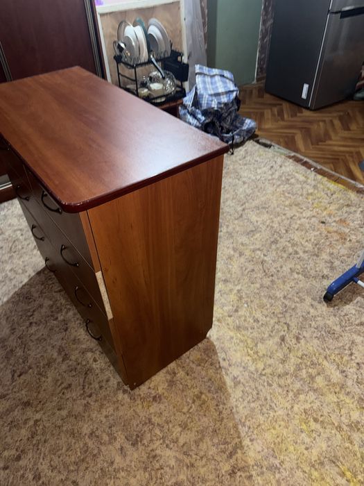 Продам комод с выдвижными ящиками