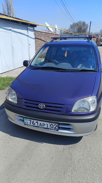 Toyota Raum 1999