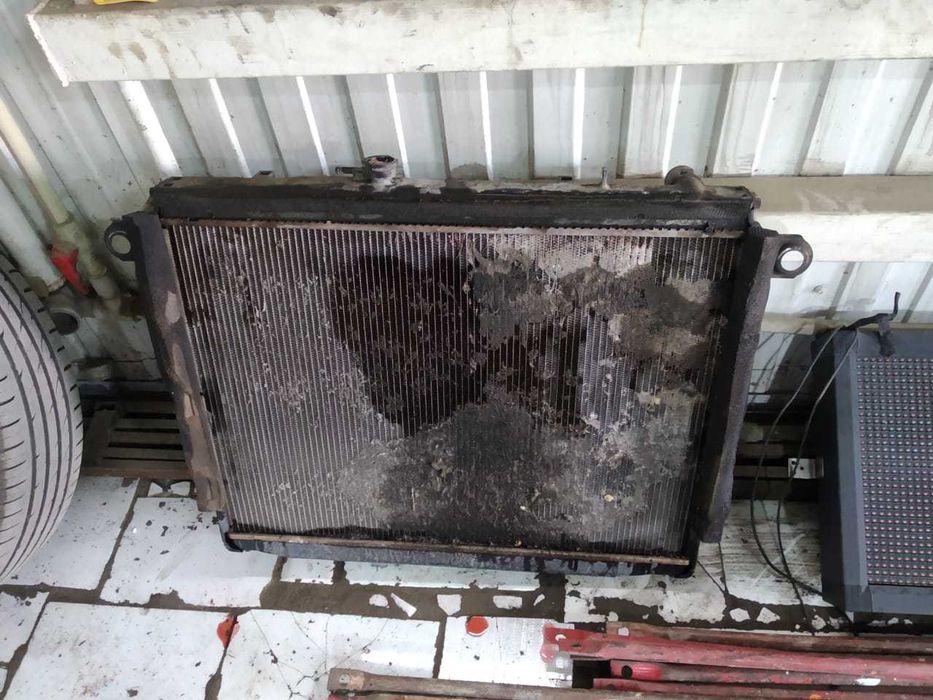 Радиатор охлаждения двигателя от