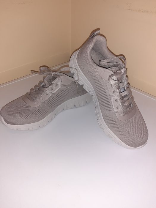 Продавам чисто нови маратонки Skechers 37.5 стелка 24.5