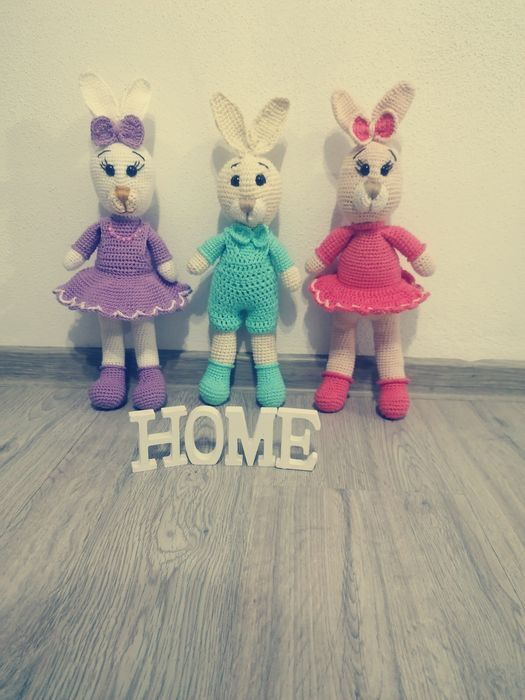 Iepurași croșetați manual