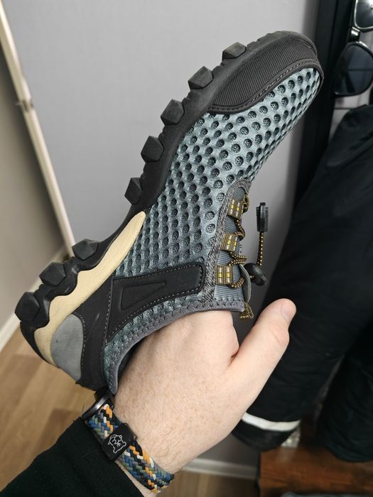 Продам Трековые кроссовки, сетчатые, размер 43