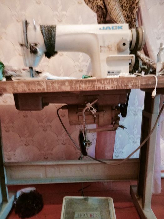 Швейная машинка jak