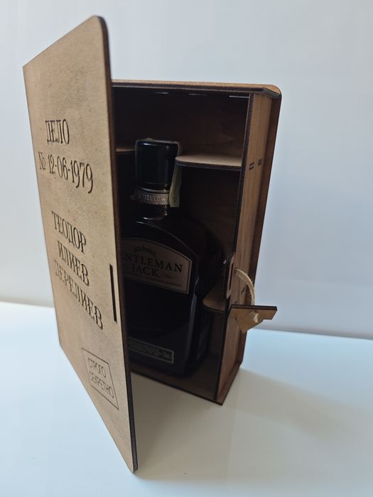 Кутия книга за уиски, вино или друг алкохол