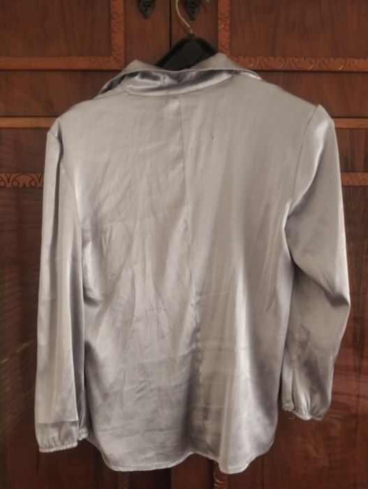 Bluză elegantă din satin gri-argintiu satinat, stil parizian - Mărimea L
