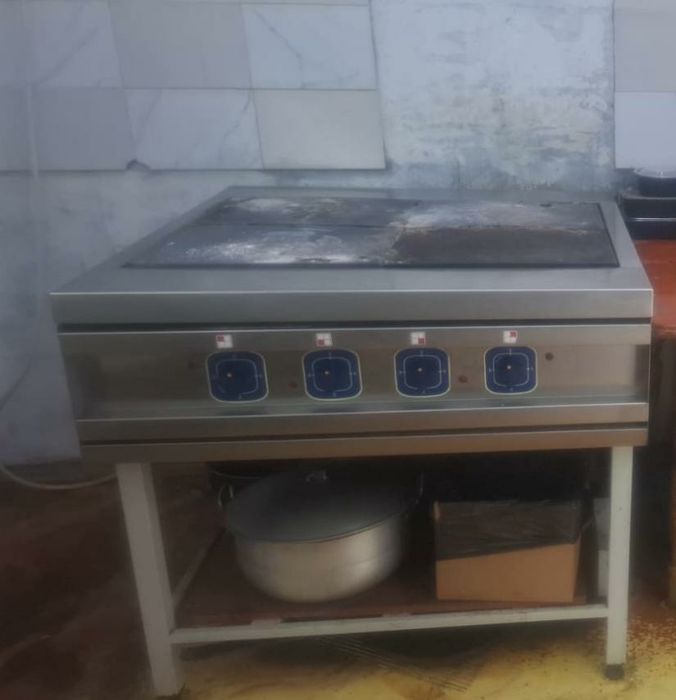 Продам  элекроплиту 4 конфорки