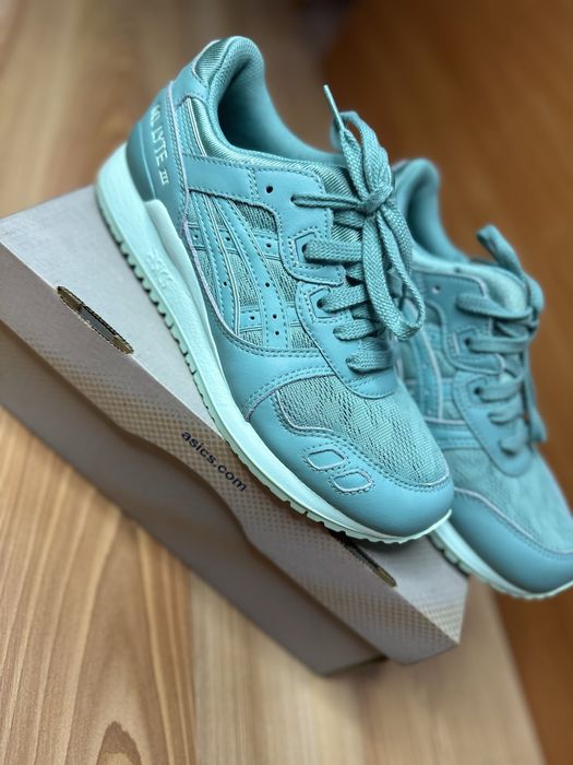 Дамски спортни маратонки Asics