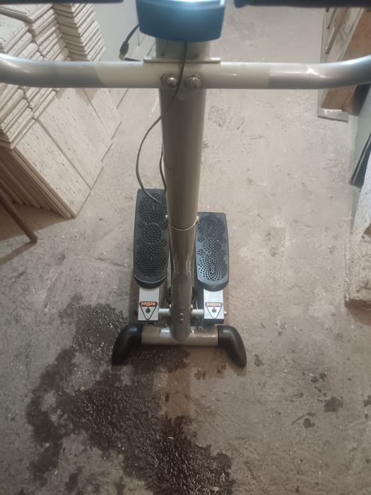 Vând stepper fitness 100lei