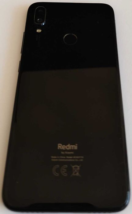 Продавам Xiaomi Redmi Note 7 с 4GB RAM и 64GB вградена памет