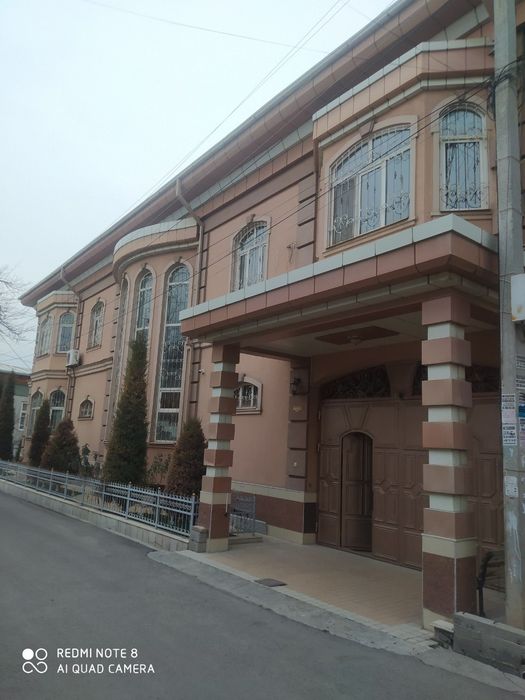 Срочна Уй сотилади ёки богча учун арендага берилад . Хувайдо махалла.