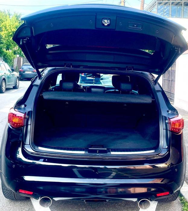 Infiniti QX 70 de vânzare + roți de iarnă