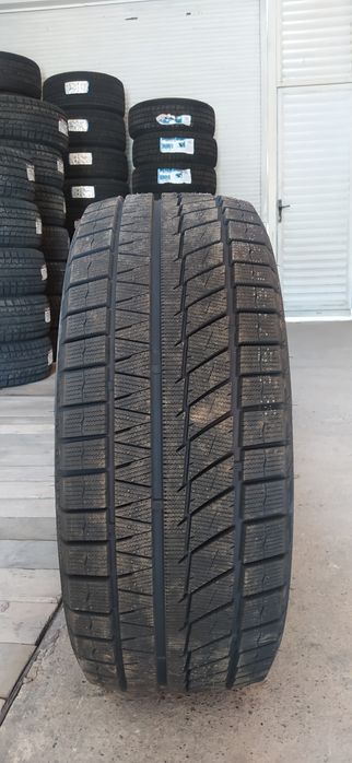 245/45R19 Roadx WU02