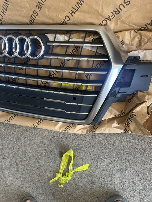 Audi Q7 17-19г Оригинална предна Решетка (Маска)