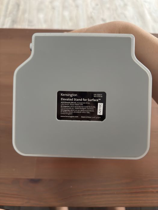 Suport Elevat Kensington pentru Surface Laptop– Nou, Niciodată Folosit