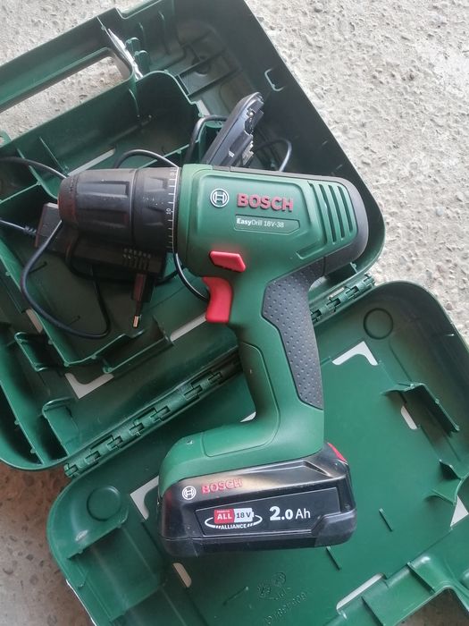 Autofiletanta Bosch EasyDrill 18V, trusa completa, foarte puțin folosi